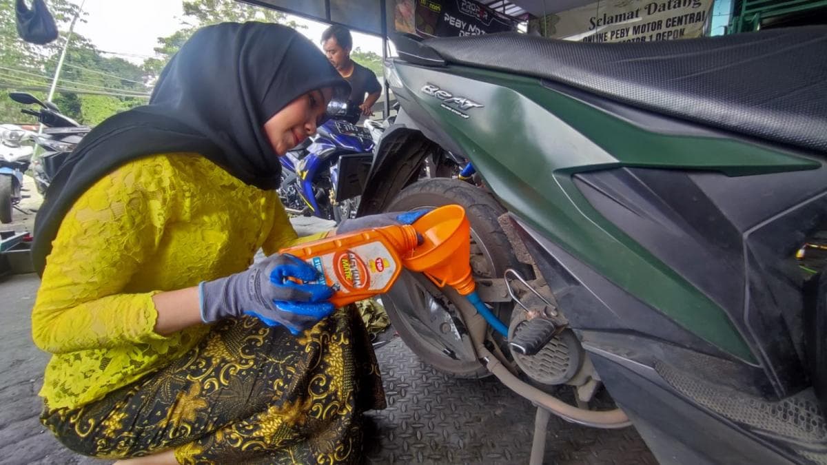 Hari Kartini, Unik Driver Ojol Wanita Dilayani Mekanik Perempuan 