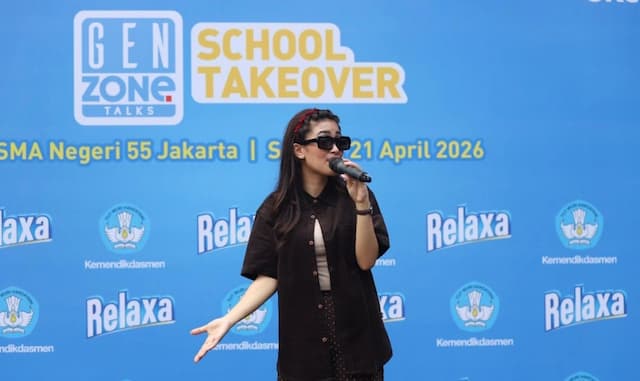 Prinsa Mandagie Meriahkan GenZone School Take Over di SMAN 55, Siswa Ikut Nyanyi Bareng
