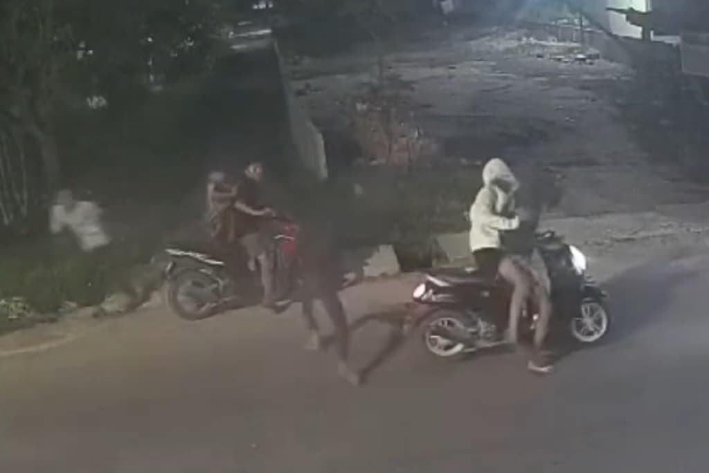 Dikalungi Celurit, Guru SD di Probolinggo Pasrah Motor Digasak Begal Bercadar