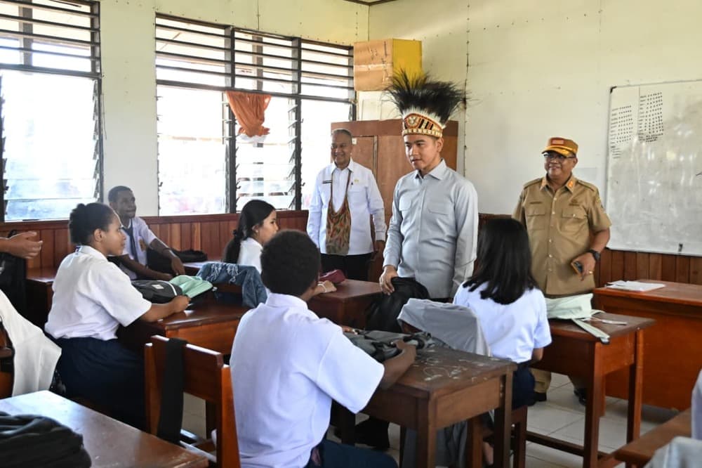 Gibran Tinjau Papua, Minta Program MBG Diprioritaskan di Daerah Terpencil