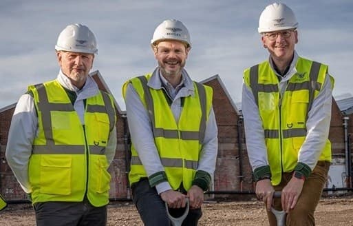 Siapkan Mobil Listrik Pertama, Bentley Ganti Seragam Karyawan dari Serat Karbon