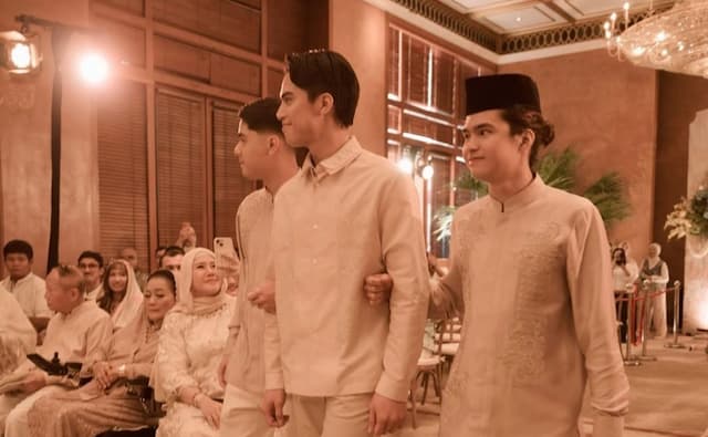 Momen Penuh Emosional, Al Ghazali Terharu Saksikan sang Adik El Rumi Jalani Siraman