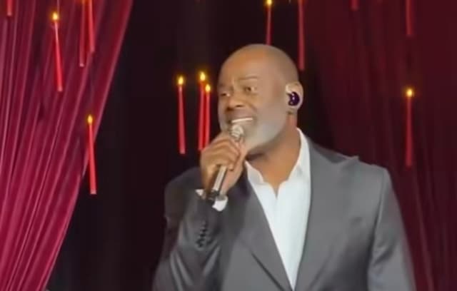 Kejutan! Penyanyi Internasional Brian McKnight Tampil di Pernikahan El Rumi dan Syifa Hadju
