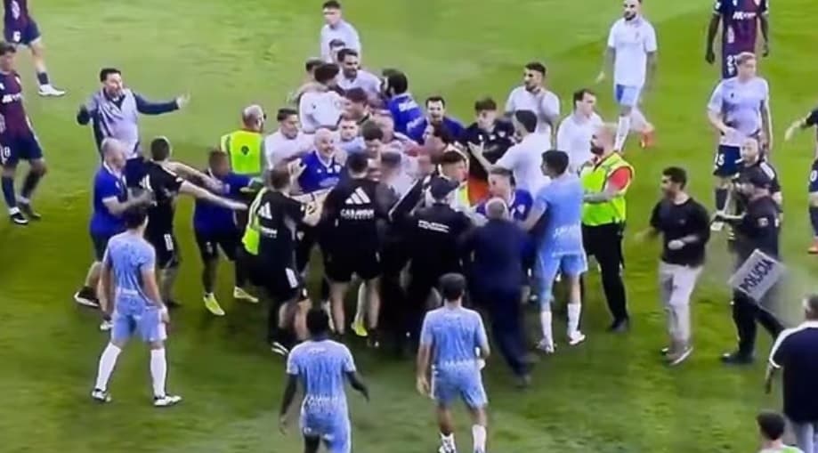 Insiden Gila di Spanyol! Kiper Tinju Pemain Lawan usai Diganjar Kartu Merah
