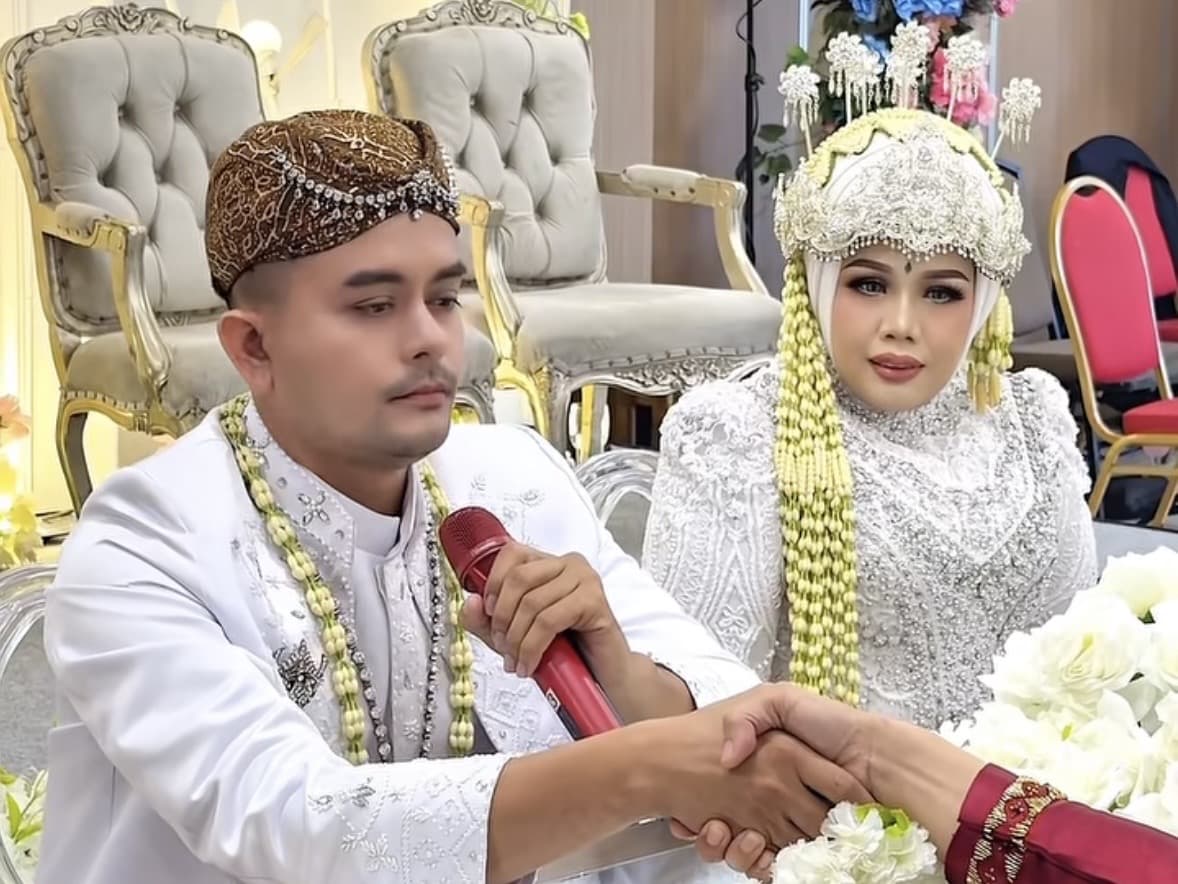 Selamat! Elly Sugigi Resmi Menikah Lagi ke-6 Kalinya