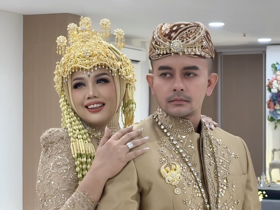 Maskawin Pernikahan ke-6 Elly Sugigi, Perhiasan 100 Gram dan 1 Unit Apartemen