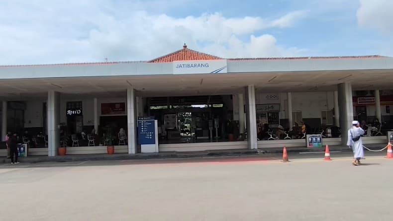 Ratusan Penumpang Kereta Api di Stasiun Jatibarang Ajukan Pembatalan Tiket