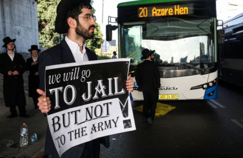 Tolak Dikirim Perang, Ratusan Yahudi Ultra-Ortodoks Serbu Rumah Kepala Polisi Militer Israel