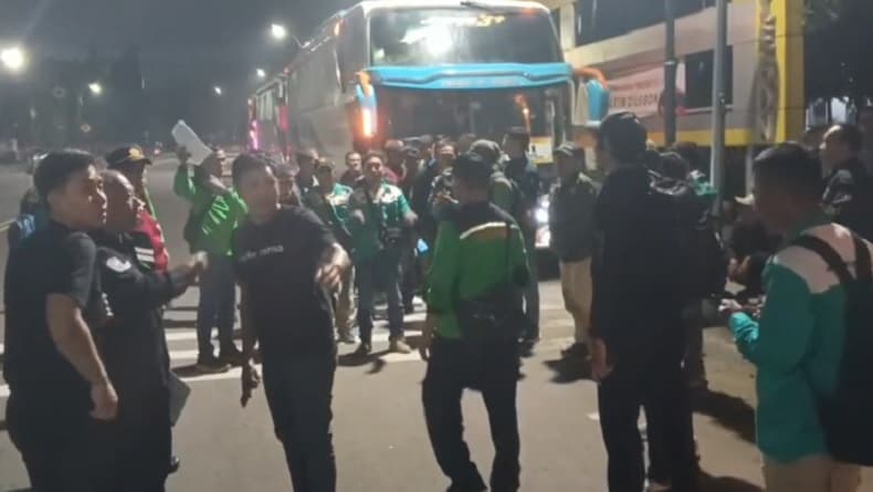 Gunakan Belasan Bus, Buruh Cilegon Ramaikan Peringatan May Day di Jakarta