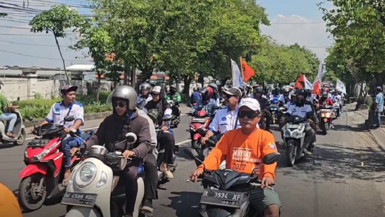 Ribuan Buruh Sidoarjo Gelar Aksi May Day, Konvoi ke Kantor Gubernur Jatim