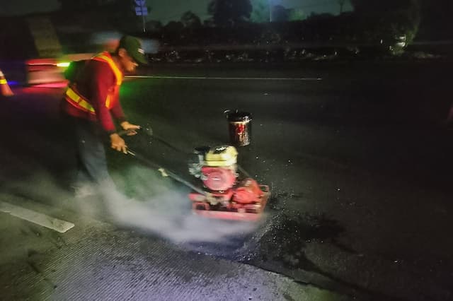 Pengguna Tol Jagorawi Keluhkan Ban Rusak gegara Lindas Lubang, Jasa Marga Buka Suara