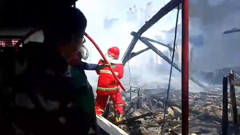 Kebakaran di Permukiman Padat Situbondo, 3 Rumah Hangus