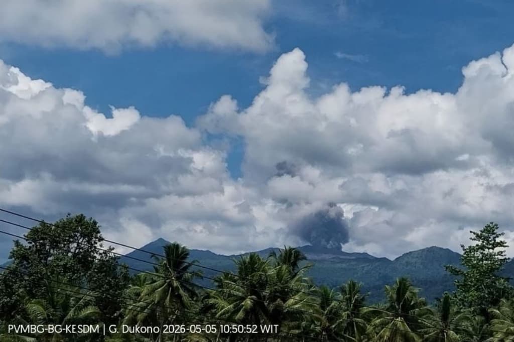 Gunung Dukono Erupsi Lagi, Semburkan Abu Vulkanis Setinggi 700 Meter ke Langit