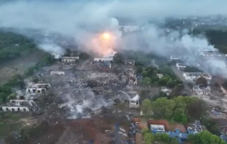 Pabrik Petasan Meledak Dahsyat Tewaskan 21 Orang, Warga Radius 3 Km Dievakuasi