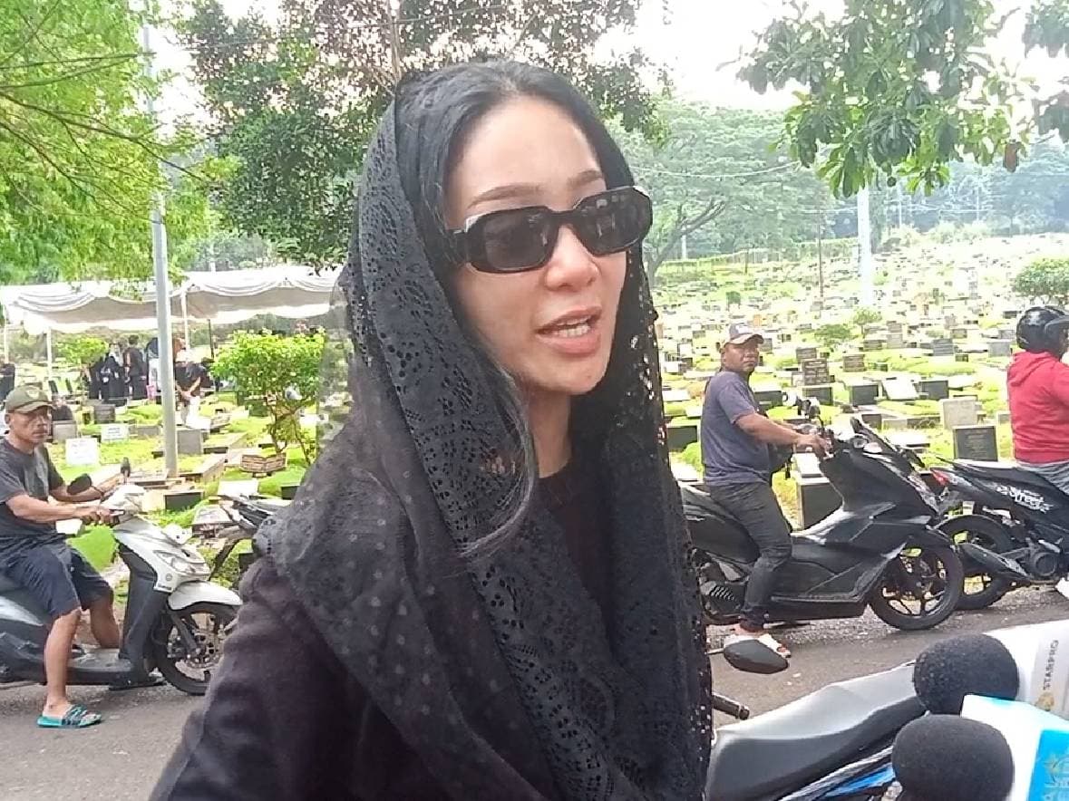 Sedih, Bunga Zainal Minta Maaf sebelum Ayah Tercinta Meninggal Dunia