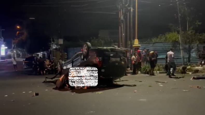 Innova Ditumpangi 4 Orang Terbalik di Pantura Tuban, 1 Tewas 3 Luka Parah