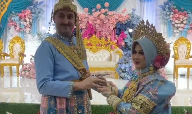 Viral Hafiz Al-Qur'an asal Turki Nikahi Gadis Palopo, Mahar Rp150 Juta