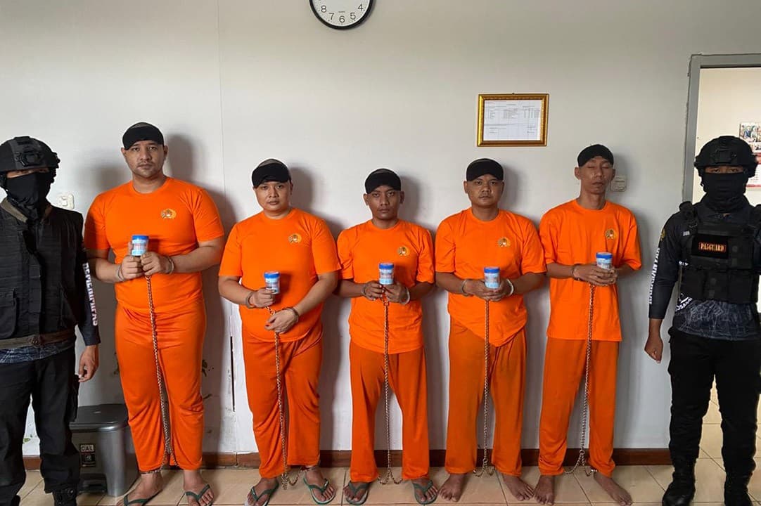 Tampang Ammar Zoni Dipindah ke Lapas Super Maksimum Nusakambangan, Tangan-Kaki Diborgol