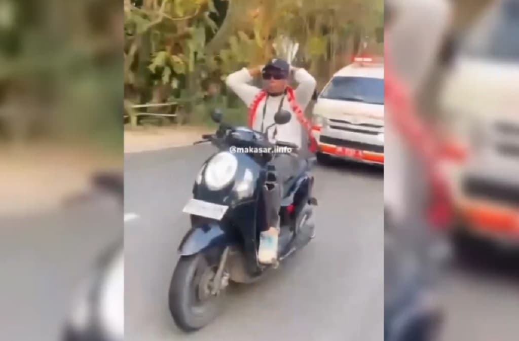 Viral Pemotor di Makassar Lepas Tangan Sambil Halangi Ambulans, Begini Reaksi Netizen Viral Pemotor di Makassar Lepas Tangan Sambil Halangi Ambulans, Begini Reaksi Netizen