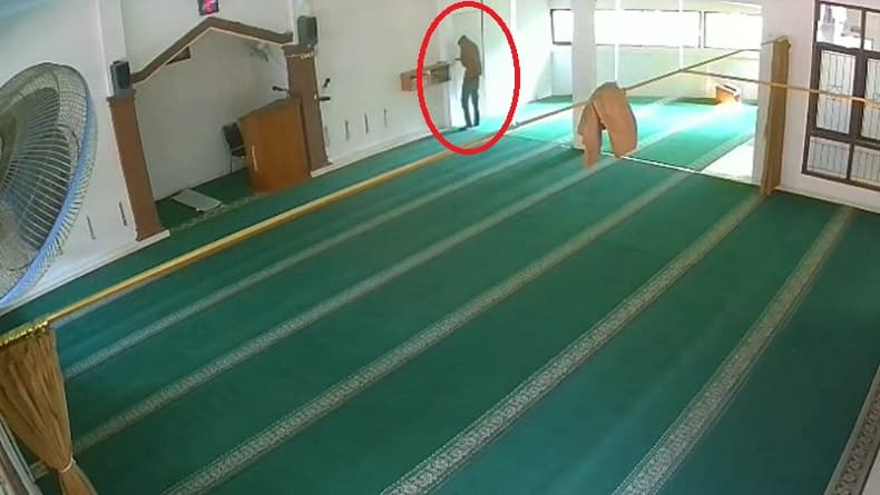 Spesialis Pencurian Perlengkapan Masjid di Sukabumi Terekam CCTV, Modus Pura-Pura ke Toilet