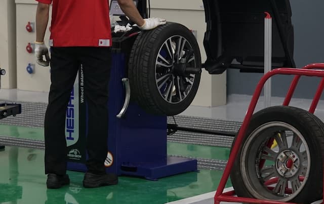Kapan Saatnya Rotasi Ban, Spooring, dan Balancing? Ini Tandanya Jangan Diabaikan