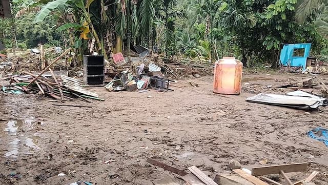 Banjir dan Longsor Terjang Tanah Datar, Rumah hingga Jembatan Hanyut