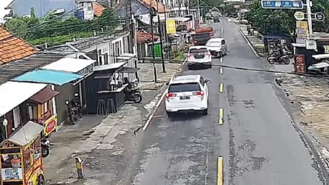 Kecelakaan Beruntun Avanza Tabrak Truk dan Innova di Bangkalan, Dipicu Sopir Ngantuk