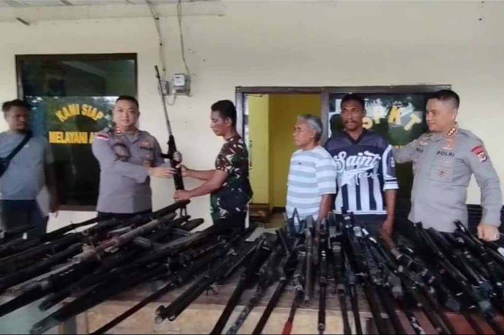 Pascakonflik di Adonara NTT, 52 Senjata Rakitan Diserahkan Warga ke Polres Flores Timur