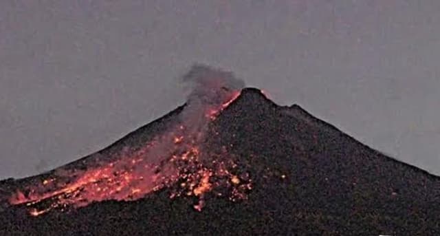 Gunung Merapi Luncurkan 2 Kali Awan Panas Guguran Hari Ini, Status Siaga