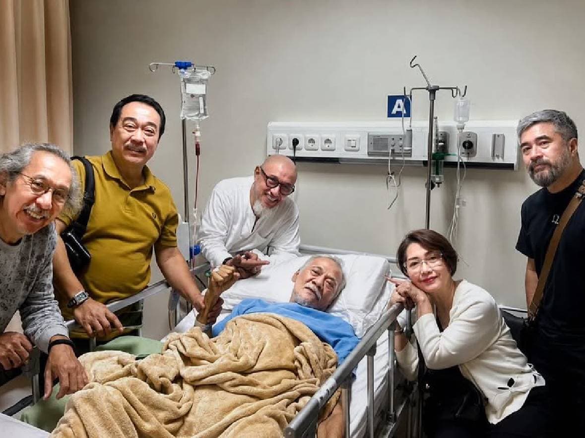 Aktor Senior Tio Pakusadewo Mendadak Dilarikan ke RS, Sakit Apa? Aktor Senior Tio Pakusadewo Mendadak Dilarikan ke RS, Sakit Apa?