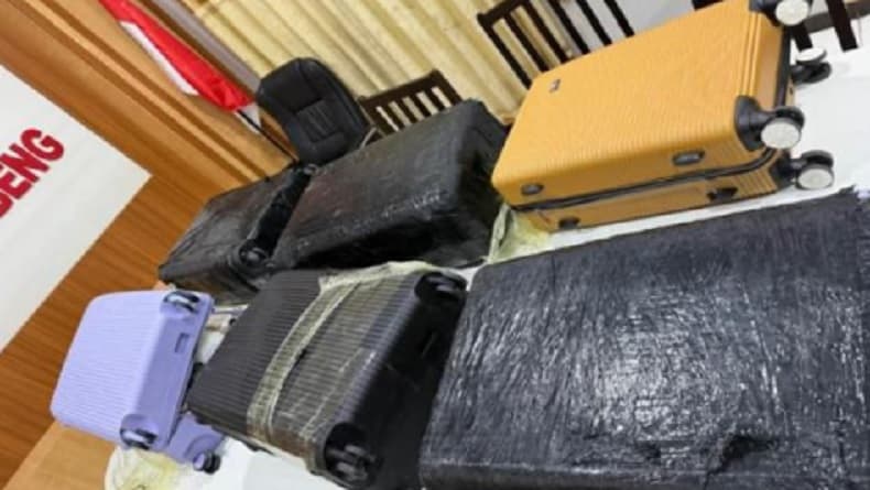 Cegat 2 Mobil di Kutai Timur, BNN Temukan 3 Koper dan 2 Bungkusan Berisi Narkotika 