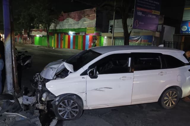 Kecelakaan Mobil Dikendarai Pelajar Tabrak 2 Motor di Jombang, 1 Orang Terluka