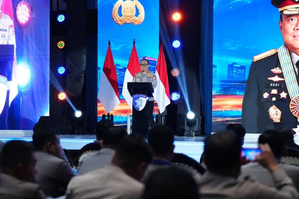 Jawab Rekomendasi KPRP, Polri Perkuat Digitalisasi Pelayanan Publik lewat ETLE Drone dan SIM Digital