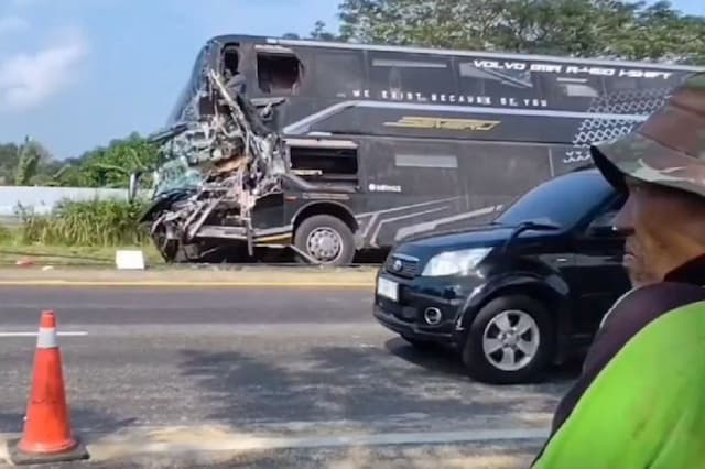 Kecelakaan Maut Bus Tabrak Truk di Tol Cipali, 1 Orang Penumpang Tewas