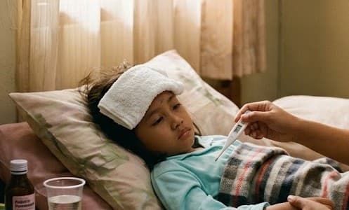 Demam Anak Turun Belum Tentu Sudah Sembuh, Dokter Ingatkan Gejala Berbahaya Ini
