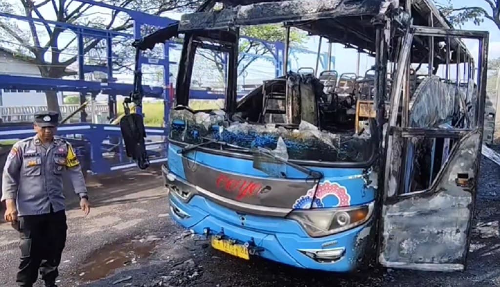 Kronologi Bus Coyo Terbakar di Pantura Cirebon, Berawal dari Korlseting AC