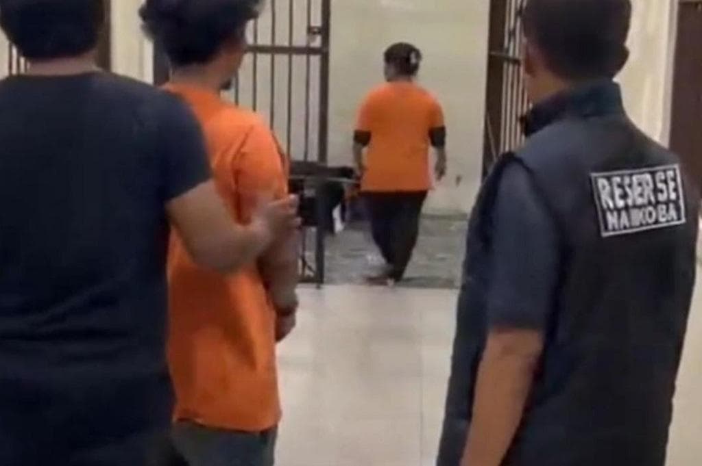 Dramatis! IRT di Tapsel Ditangkap Bawa Ganja 3 Kg, Sang Anak Menangis Histeris