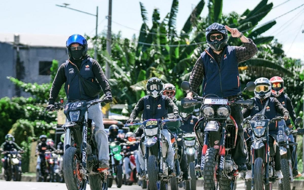Komunitas Motor Supermoto Touring Lintas Sulawesi, Jelajahi Bantimurung hingga Leang-Leang