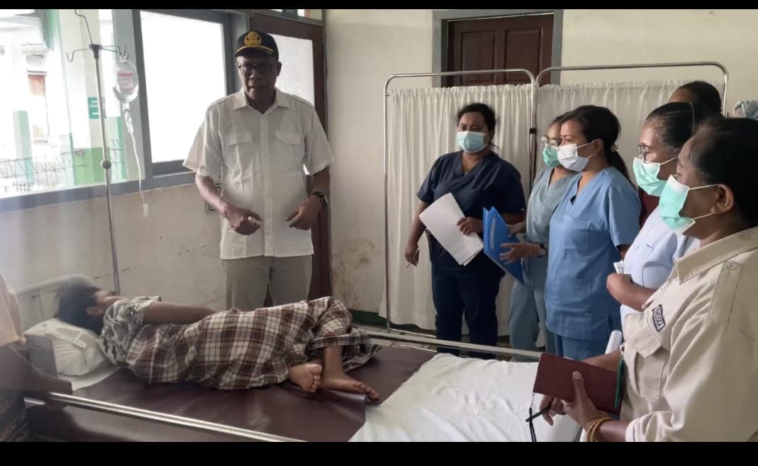Wabup Sikka Pastikan Tidak Ada Penelantaran Pasien Ibu Hamil di RSUD Maumere