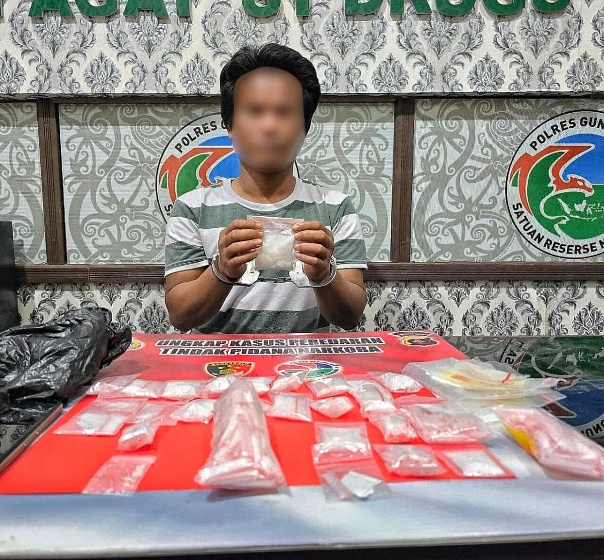 Sembunyikan 213 Paket Sabu di Plafon, Pengedar Narkoba di Gunung Mas Diringkus Polisi