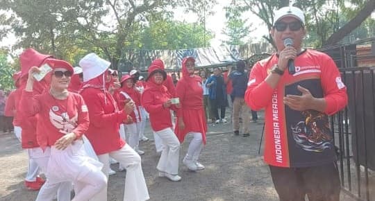 Artis Sinetron Pemalang Pulang Kampung, Tedy Loning Joget Bareng Emak-emak Pantai Widuri