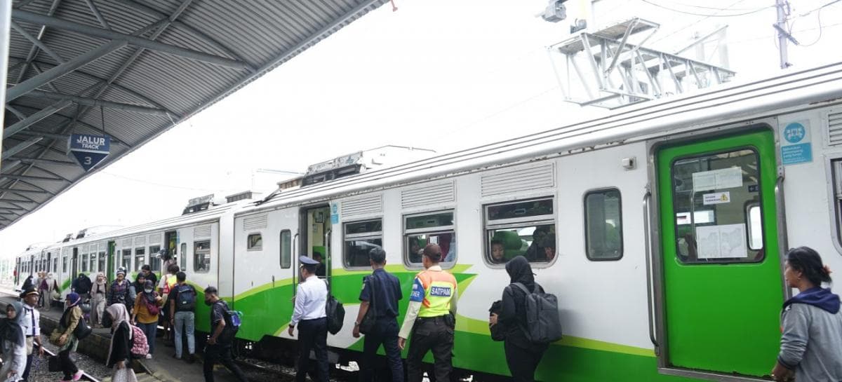 Jadwal dan Gerbong Terbatas, Commuter Line Bojonegoro-Surabaya Tuai Kritik Pengguna