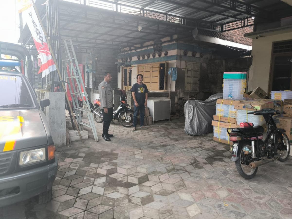 Pencurian Tiga Sepeda Pancal di Jombang Terekam CCTV, Pelaku Santai Bawa Hasil Curian Tinggalkan TKP