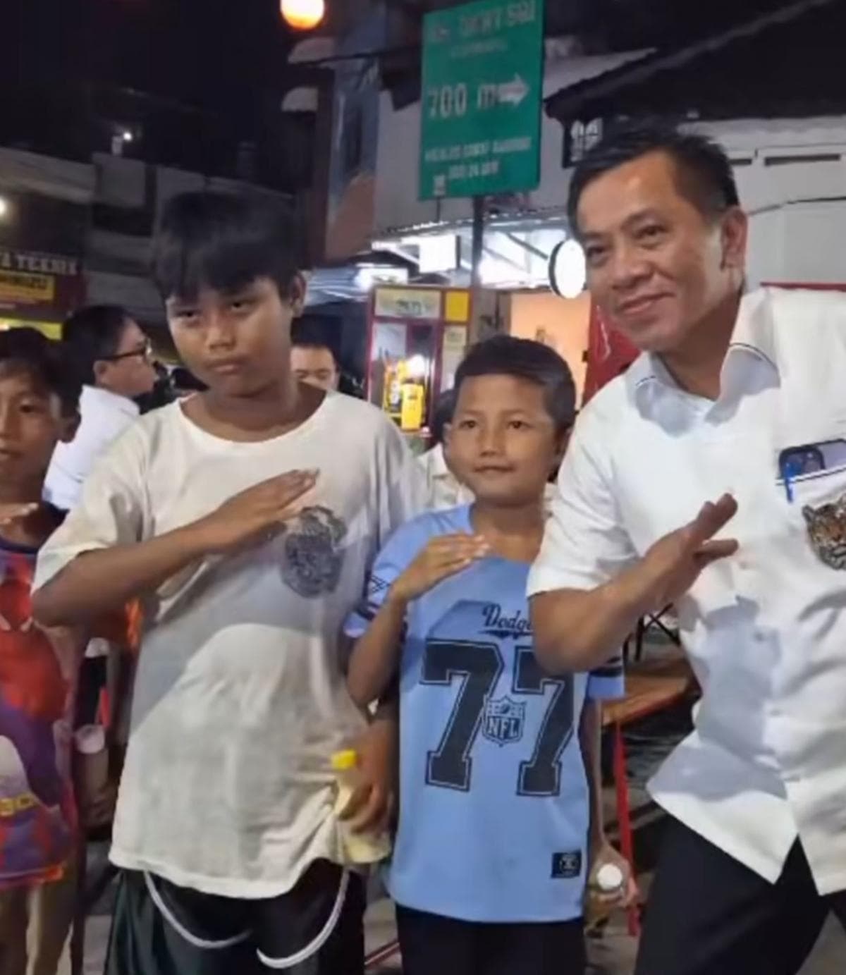 Momen Hangat Bupati Aep Malam Mingguan Bareng Warga di Culinary Night Karawang