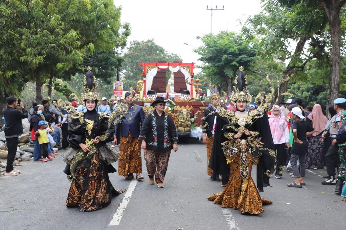 Karnaval Mobil Hias Hasil Bumi 2025 di Jombang, Persembahan Masyarakat untuk Bangsa
