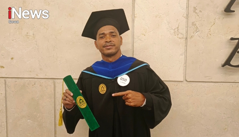 Dari Stadion ke Kampus, Hasyim Kipuw Kini Resmi Sarjana Pendidikan