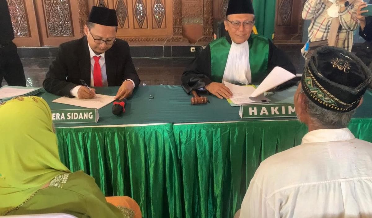 Puluhan Pasutri di Ponorogo Ikuti Sidang Itsbat Nikah, Ada Juga Kakek 75 Tahun
