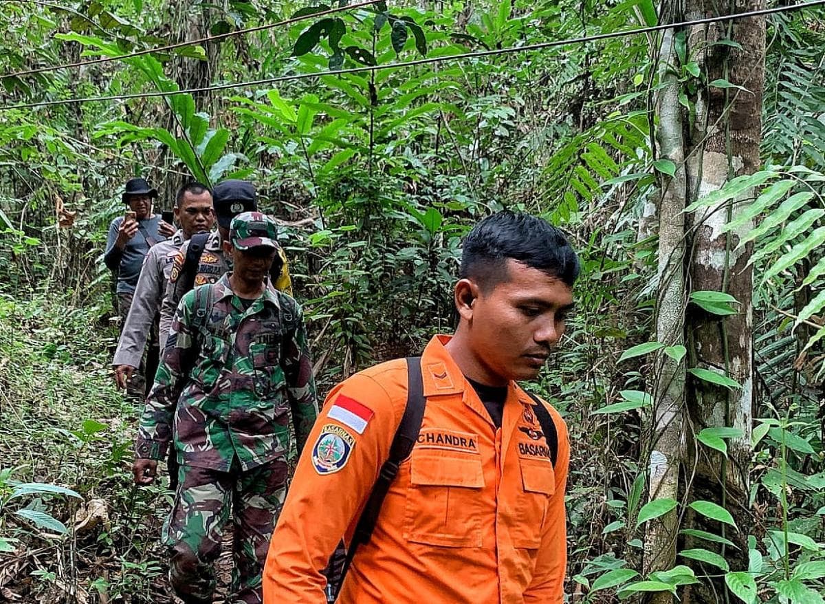 Tim SAR Gabungan Lanjutkan Pencarian Orang Hilang di Hutan Desa Danau, Barito Timur Tim SAR Gabungan Lanjutkan Pencarian Orang Hilang di Hutan Desa Danau, Barito Timur