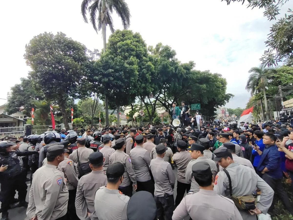 Ratusan Mahasiswa Geruduk Istana Bogor: Indonesia Belum Merdeka, Dijajah Bangsa Sendiri