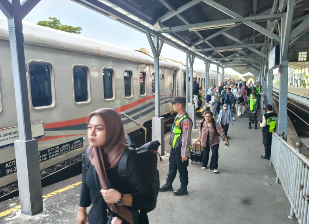 Ribuan Penumpang Padati Stasiun Bojonegoro Saat Libur Maulid Nabi, KAI Hadirkan Promo September